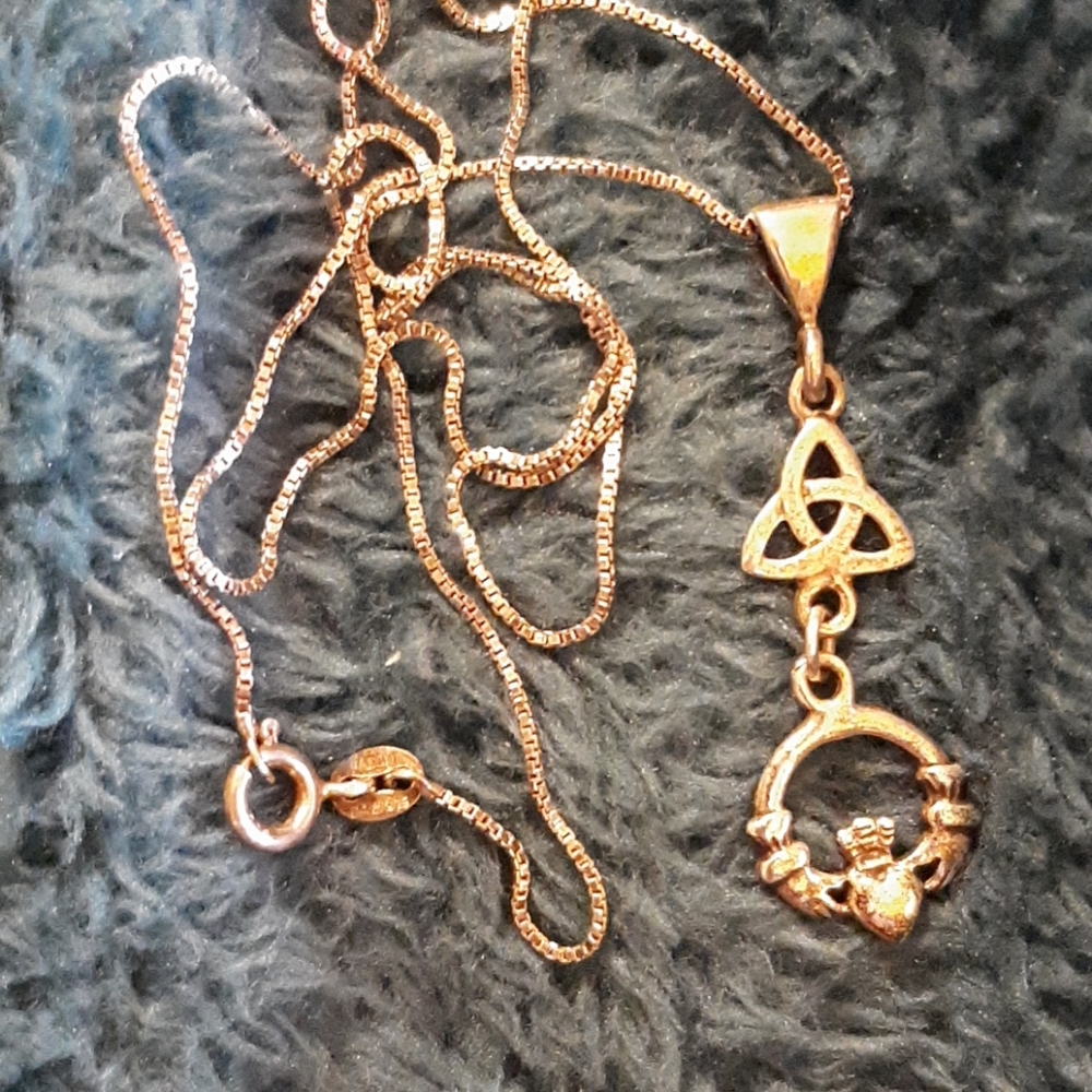 EUC STERLING SILVER TRINITY KNOT &CLADDAGH NECKLAC
